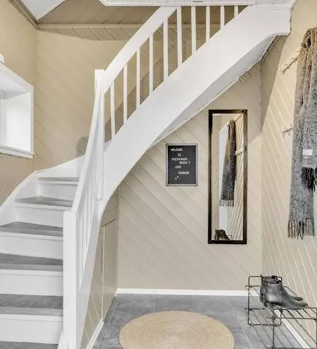 Close To Center 트롬쇠